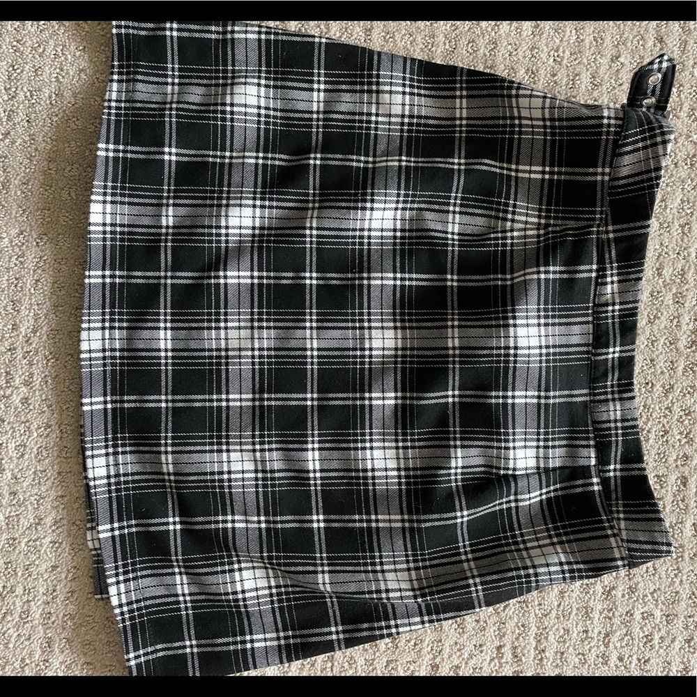Brandy Melville wrap plaid mini skirt - Picture 5 of 6
